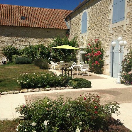 Neuville-du-Poitou Les Clos Bleus מראה חיצוני תמונה