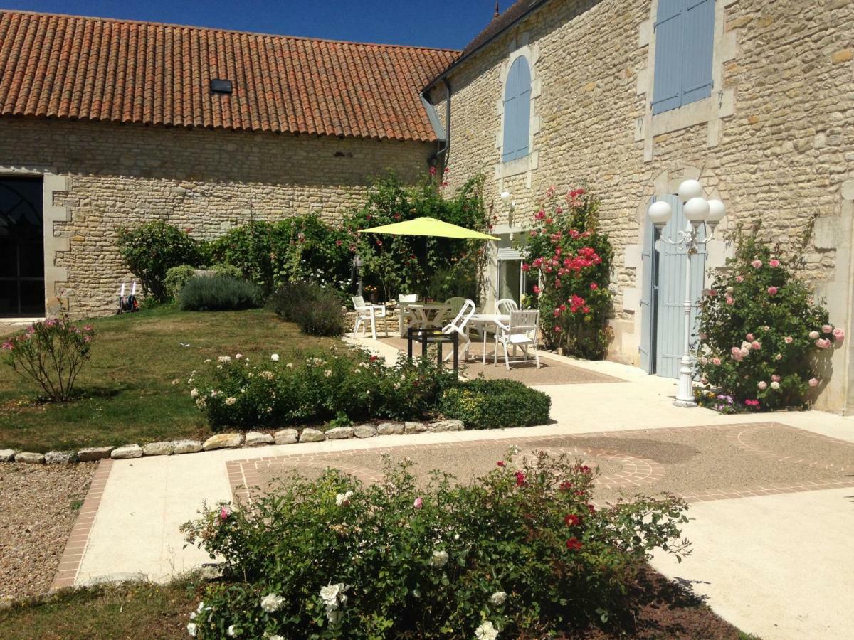 Neuville-du-Poitou Les Clos Bleus מראה חיצוני תמונה