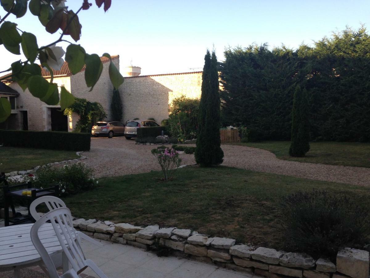 Neuville-du-Poitou Les Clos Bleus מראה חיצוני תמונה