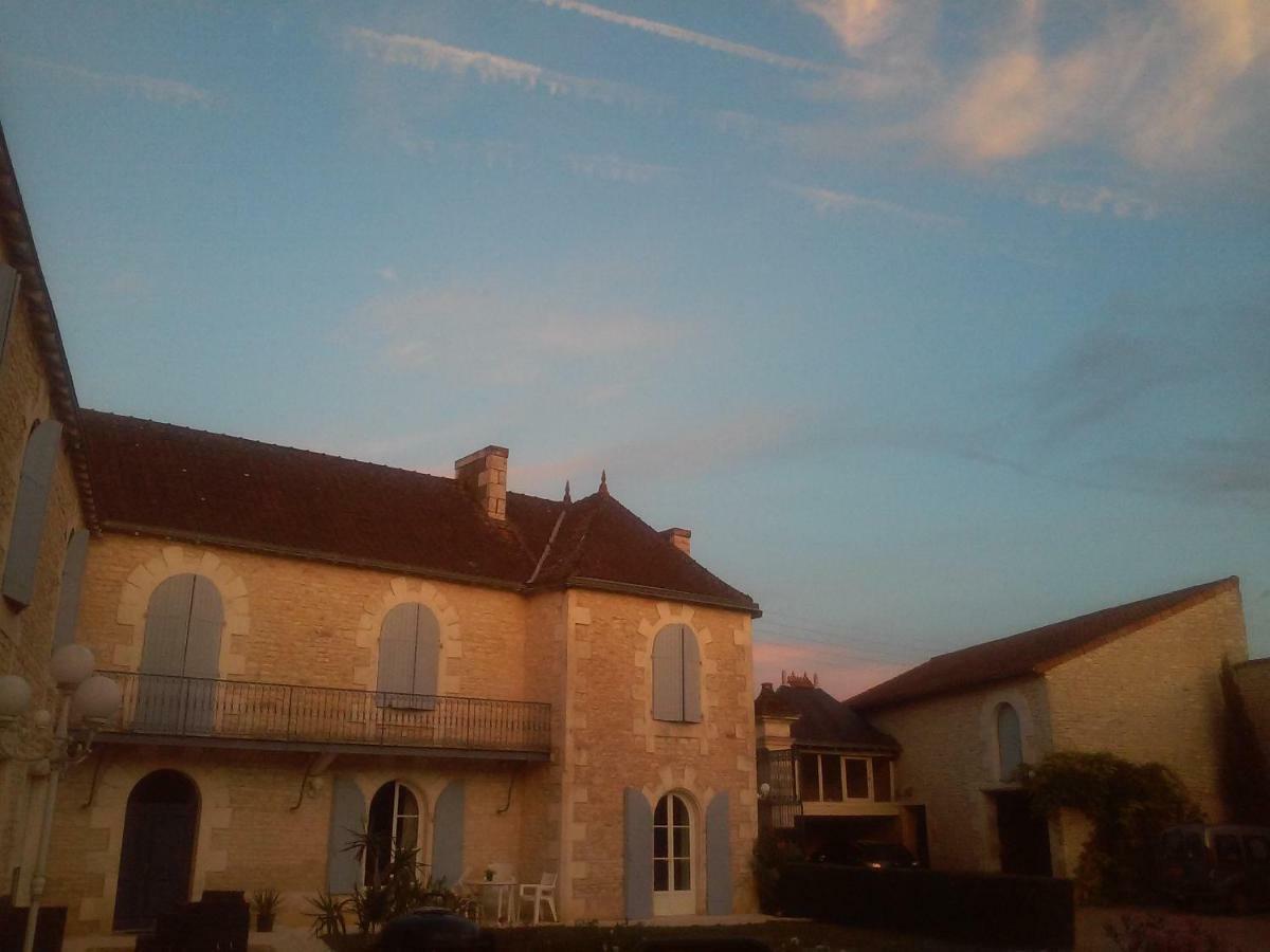 Neuville-du-Poitou Les Clos Bleus מראה חיצוני תמונה